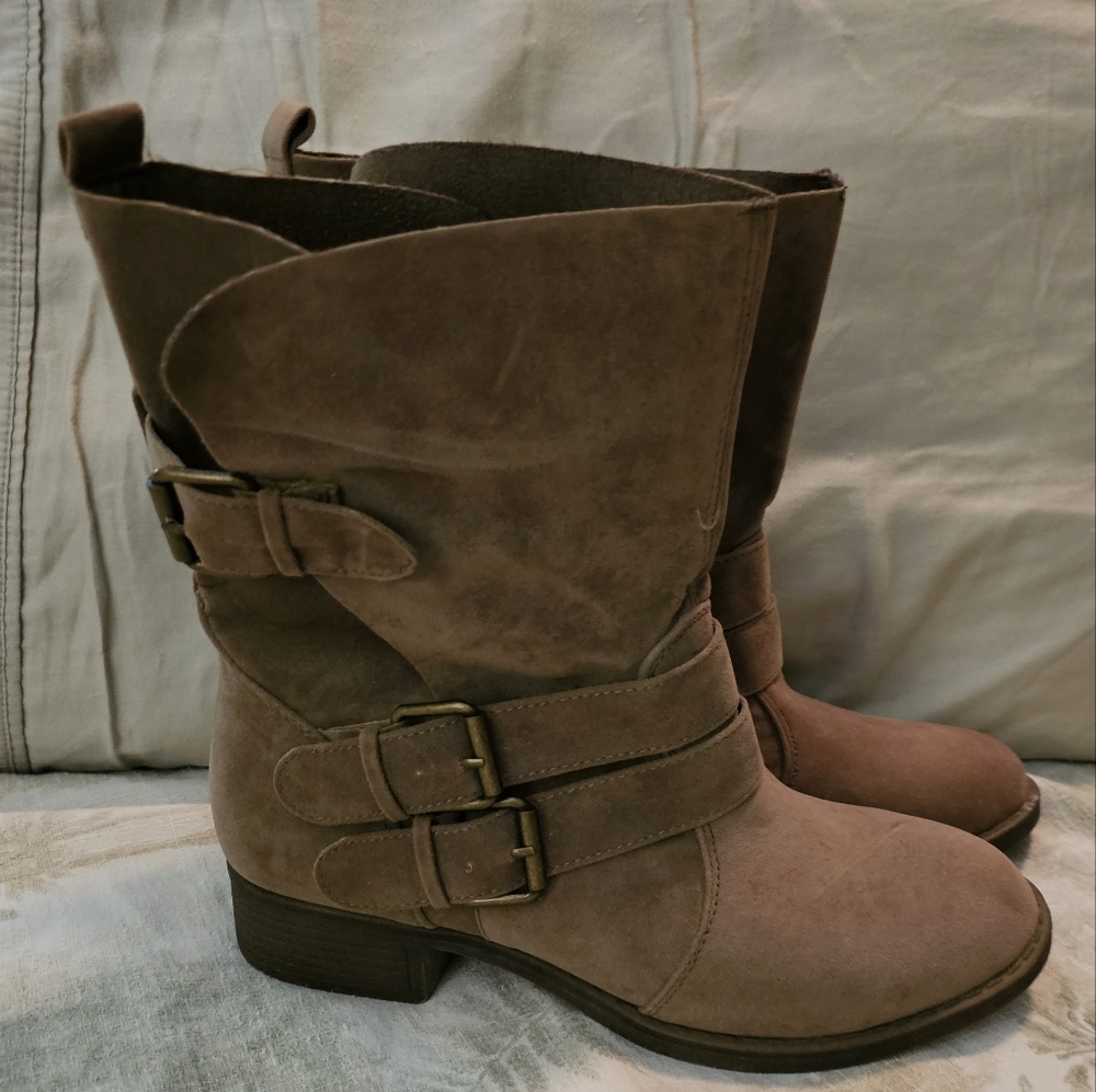 Tan boots, size 8